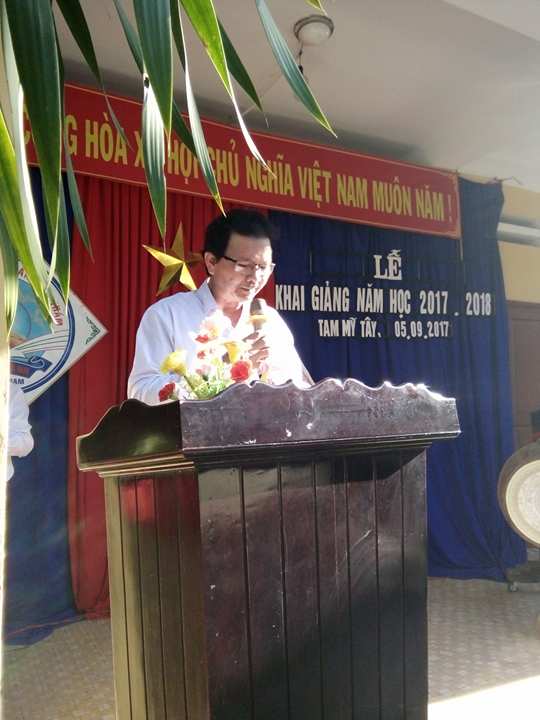 Thầy Trần Đa - PHT đọc thư của Chủ tịch nước nhân ngày khai giảng