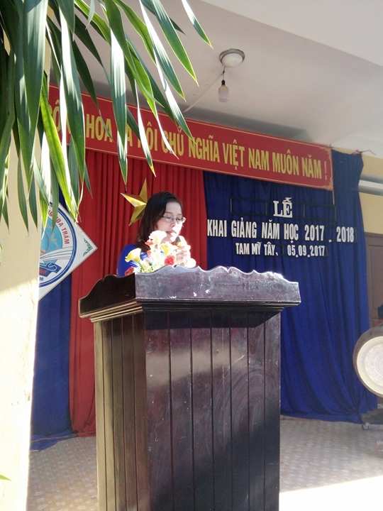 Cô Võ Thị Liên - BTCB, HT nhà trường đọc diễn văn khai trường